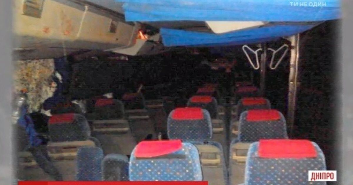 Возле Днепра автобус сбил человека и перевернулся