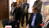 У Львові хірург з Німеччини безкоштовно прооперує 25 маленьких українців, які мають вади обличчя