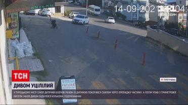 Новости мира: в Турции коляска с ребенком едва не попал под колеса авто