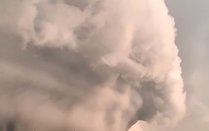 Львів накрила гігантська рідкісна хмара: фото, відео