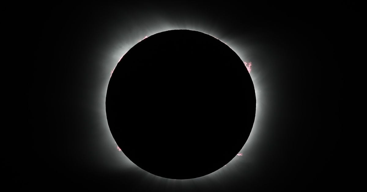 Раз на 18 років: українські полярники спостерігали за повним сонячним затемненням над Антарктидою - відео