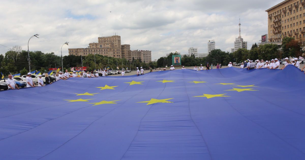 В Харькове эвакуировали сотни людей из самой большой площади Украины