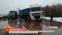 "У тій дорозі ховаються машини": найстрашнішу трасу України водії після відлиги об’їздять полями