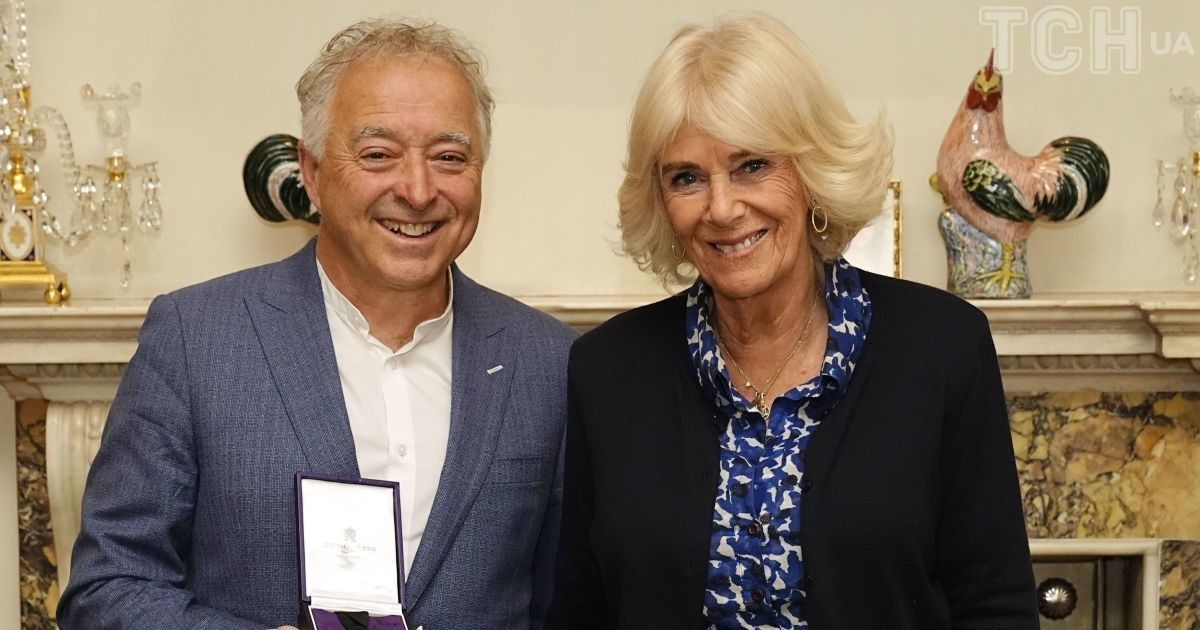 Френк Коттрелл-Бойс та королева Камілла