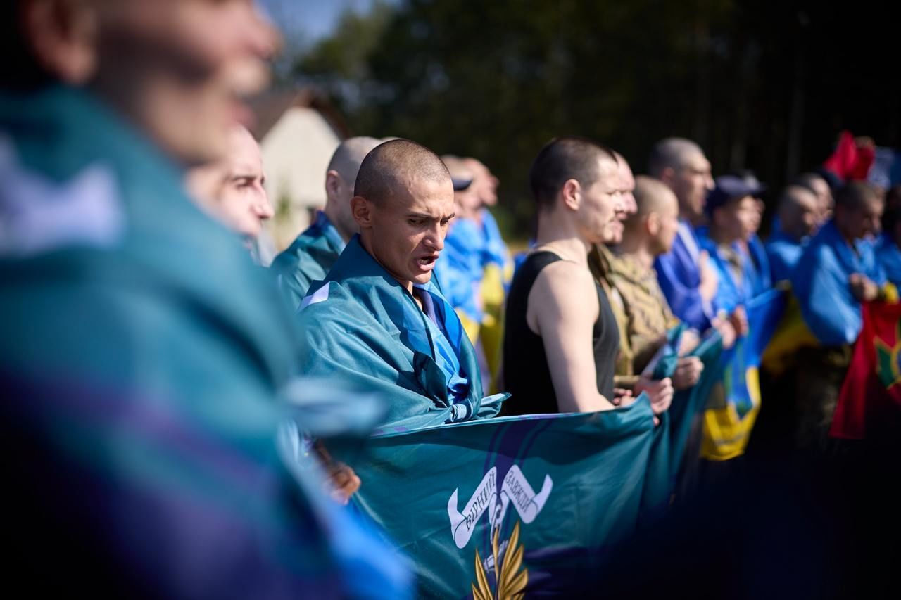 З російського полону повернулося ще 103 українських захисники. / © Володимир Зеленський