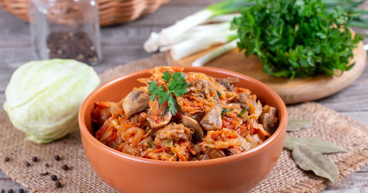 Капуста тушеная с грибами