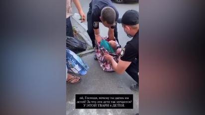 В Киеве женщина одела двухмесячного младенца в зимнюю куртку, положила в пакет и пошла по делам