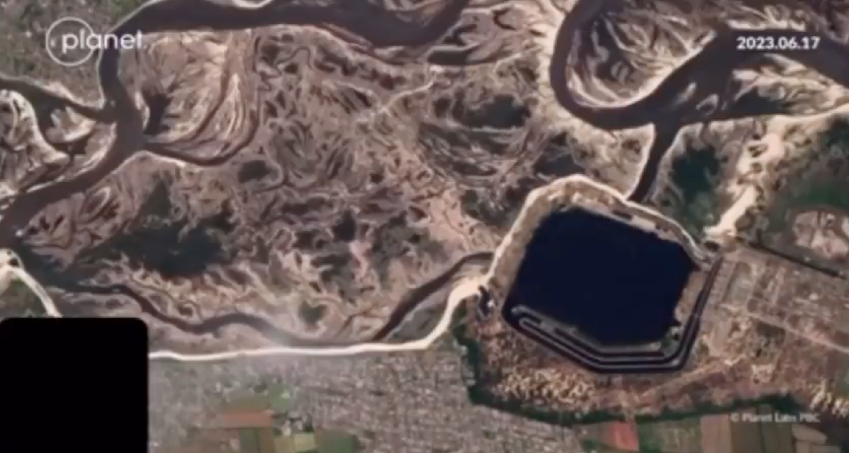Обміліле Каховське водосховище зафіксували на фото з супутника 17 червня / Фото: Planet Labs / © 