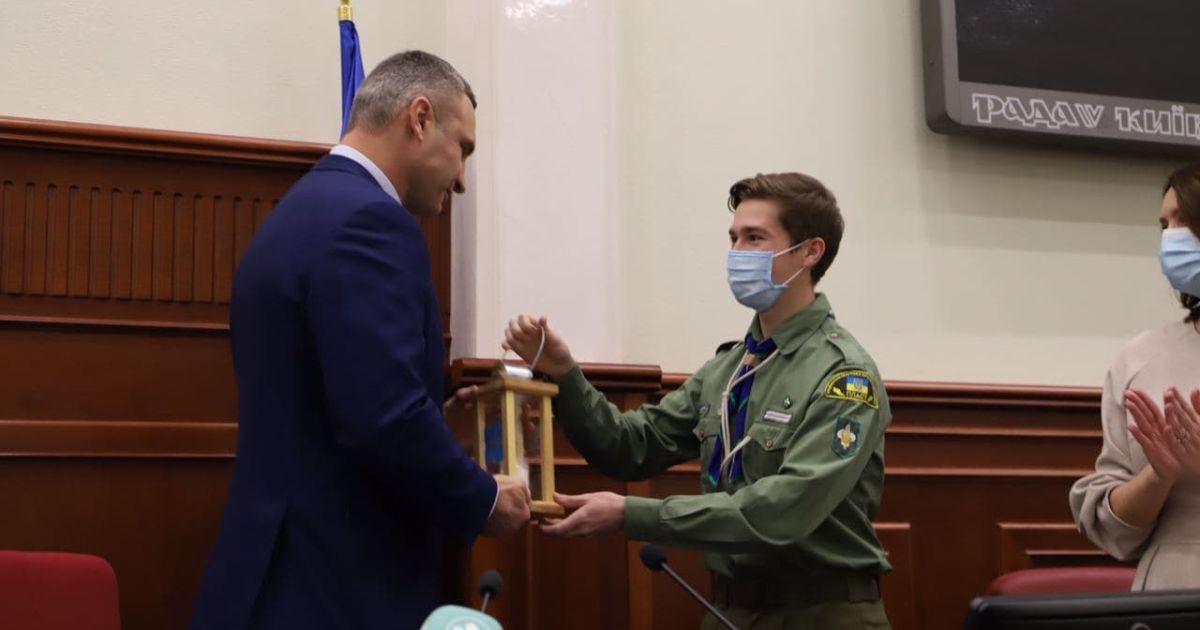 У Київраду принесли благодатний Вифлеємський вогонь