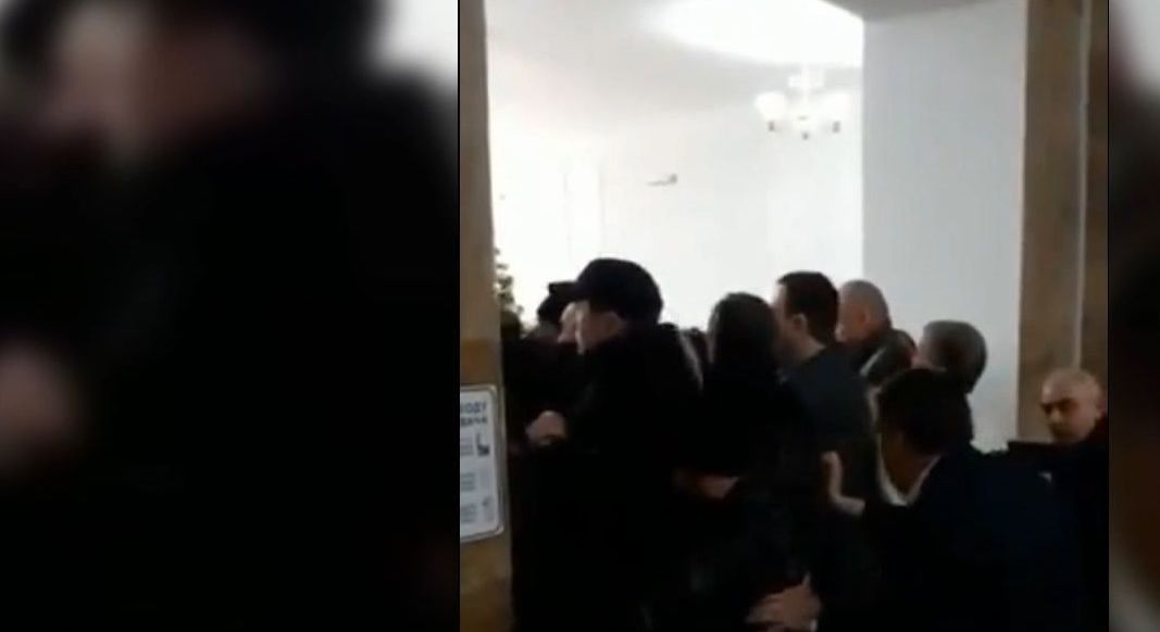 Сторонники Амосовой штурмуют университет имени Богомольца - Супрун