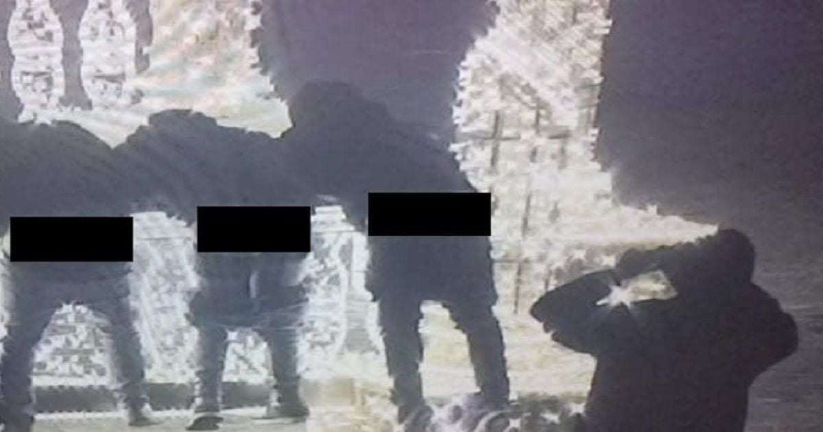 Ефектне фото на згадку про Новий рік: у центрі Кракова затримали групу молодиків, які позували з голими дупами