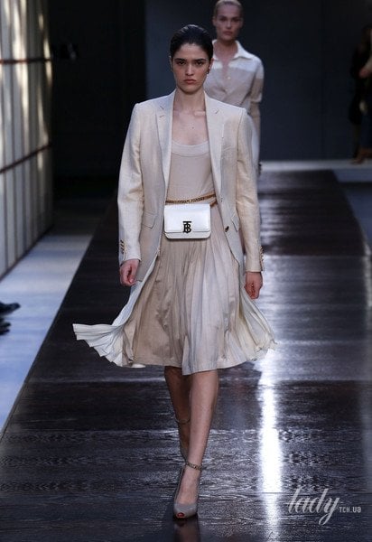 Коллекция Burberry прет-а-порте сезона весна-лето 2019 / © East News