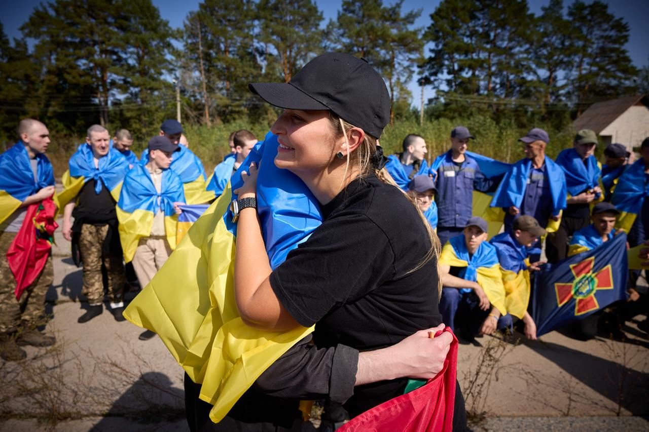 З російського полону повернулося ще 103 українських захисники. / © Володимир Зеленський