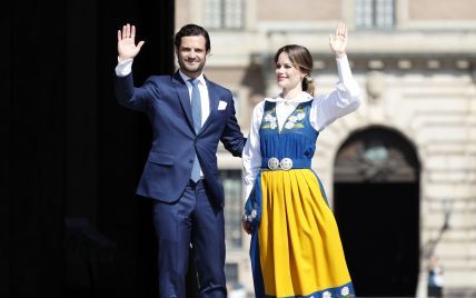 Какая яркая: принцесса София в национальном костюме приветствовала подданных у королевского дворца