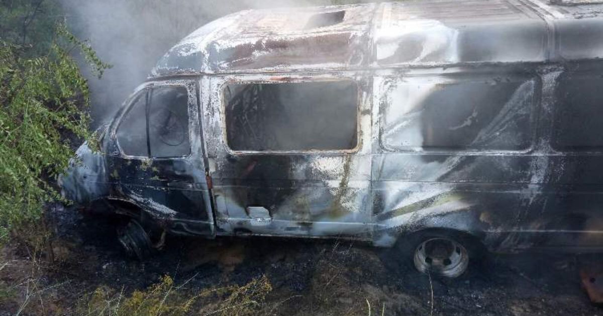 На трассе в одесской области на ходу загорелся микроавтобус