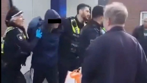 Резня на вокзале в Гамбурге: что известно о женщине, которая ранила 18 человек