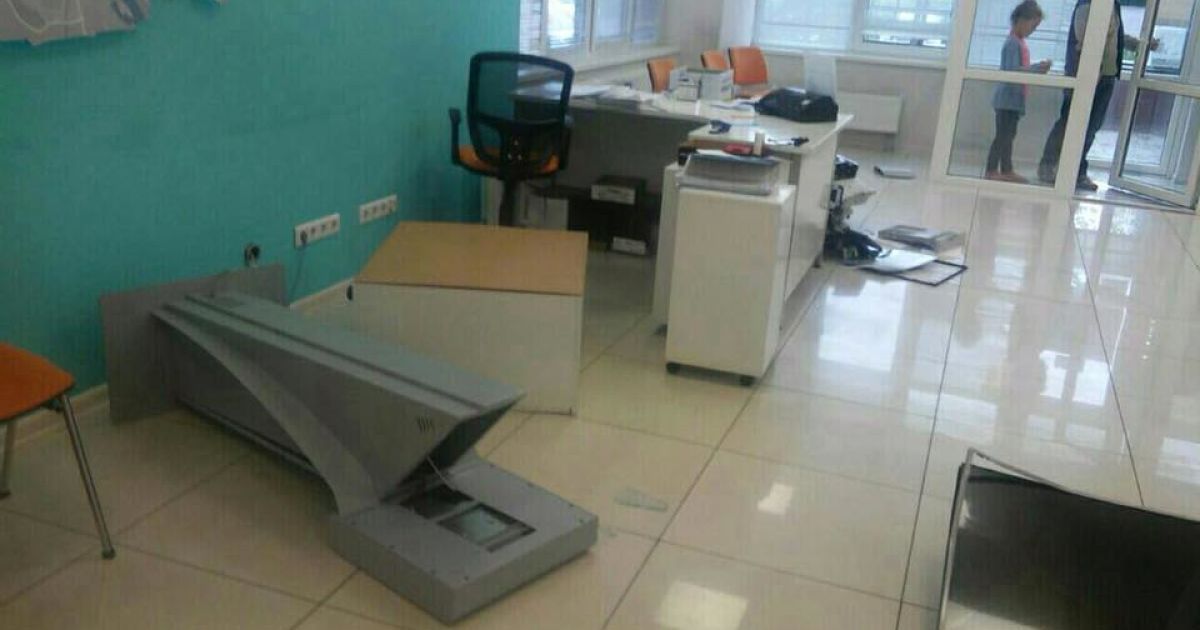В столице неизвестные устроили погром в центрах по обслуживанию клиентов "Киевэнерго"