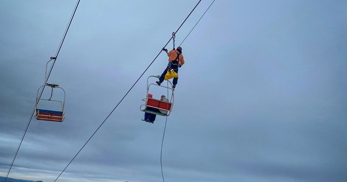 Порятунок туристів з підйомника на горі Захар Беркут