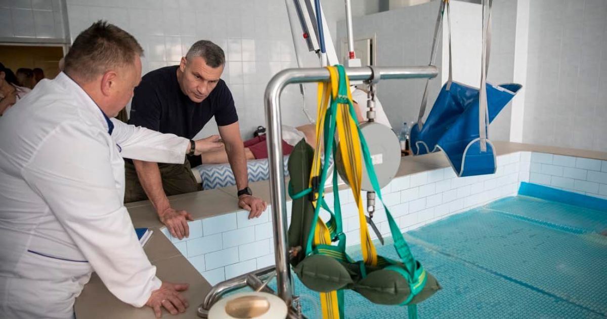 В Києві на базі міського госпіталю створюють новий реабілітаційний центр для захисників, - Кличко