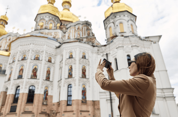 Лора Лумер в Киево-Печерской лавре, фото: X/ Laura Loomer