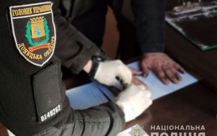 Зарубили мать и застрелили сына: в Донецкой области двое мужчин убили и ограбили семью