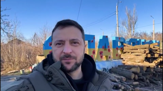 Зеленський приїхав на Донбас і привітав ЗСУ з професійним святом (відео)