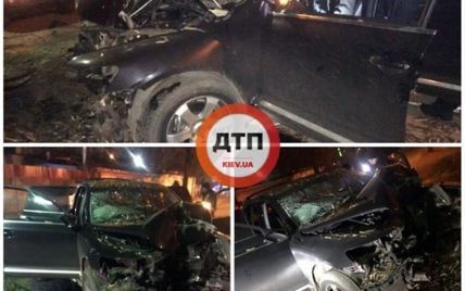 Под Киевом внедорожник на скорости влетел в дерево: девушка впала в кому