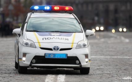 В Киеве мужчина крушил авто местных жителей