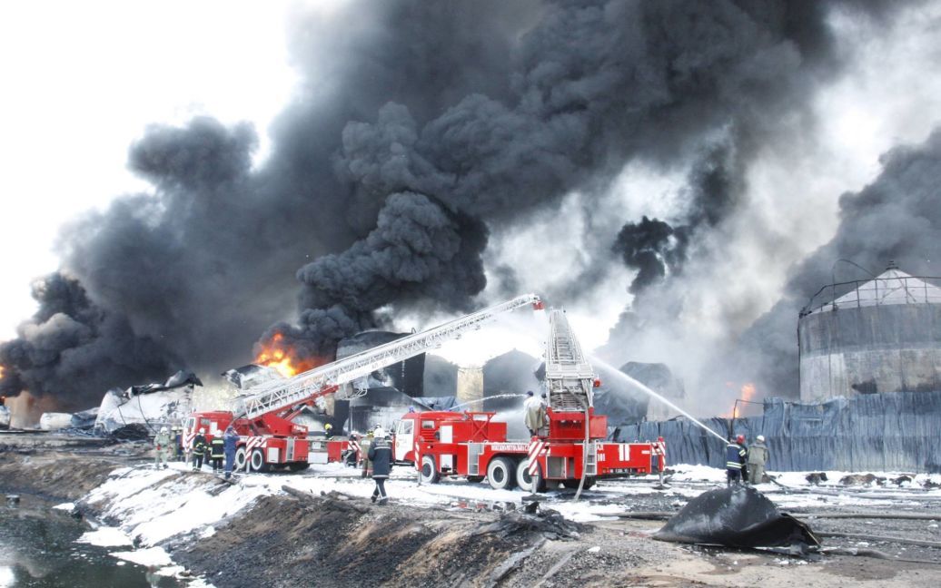 Масштабный пожар на нефтебаза под Васильковом начался вечером 8 июня. / © facebook.com/MNS.GOV.UA