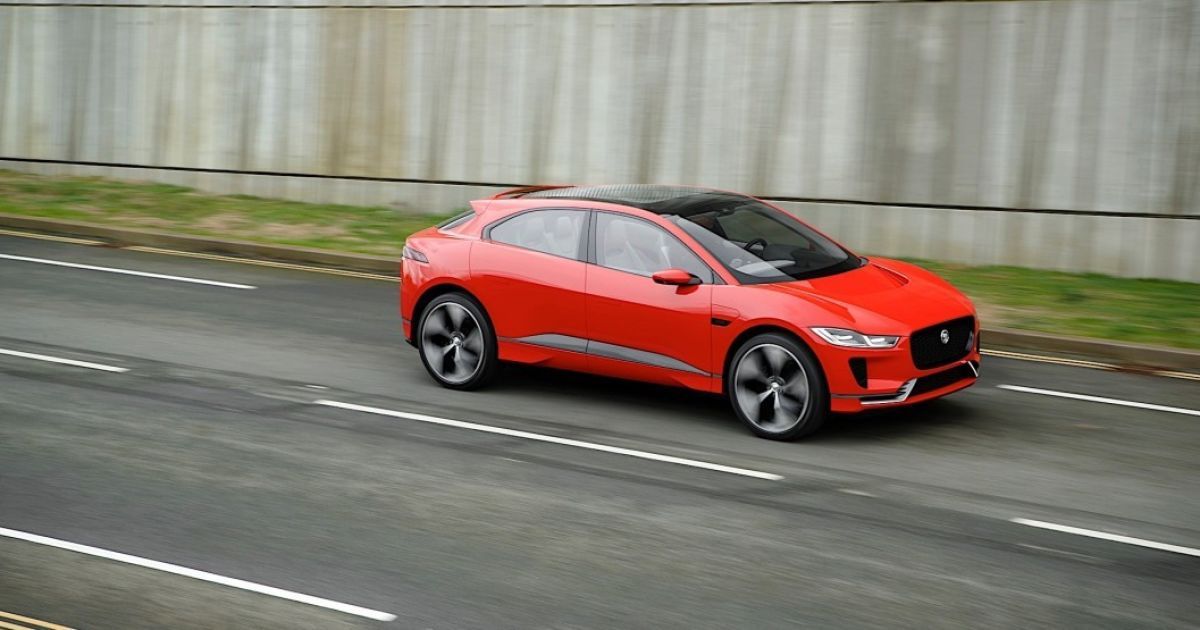 По улицам Лондона прокатился электрический кроссовер Jaguar I-Pace
