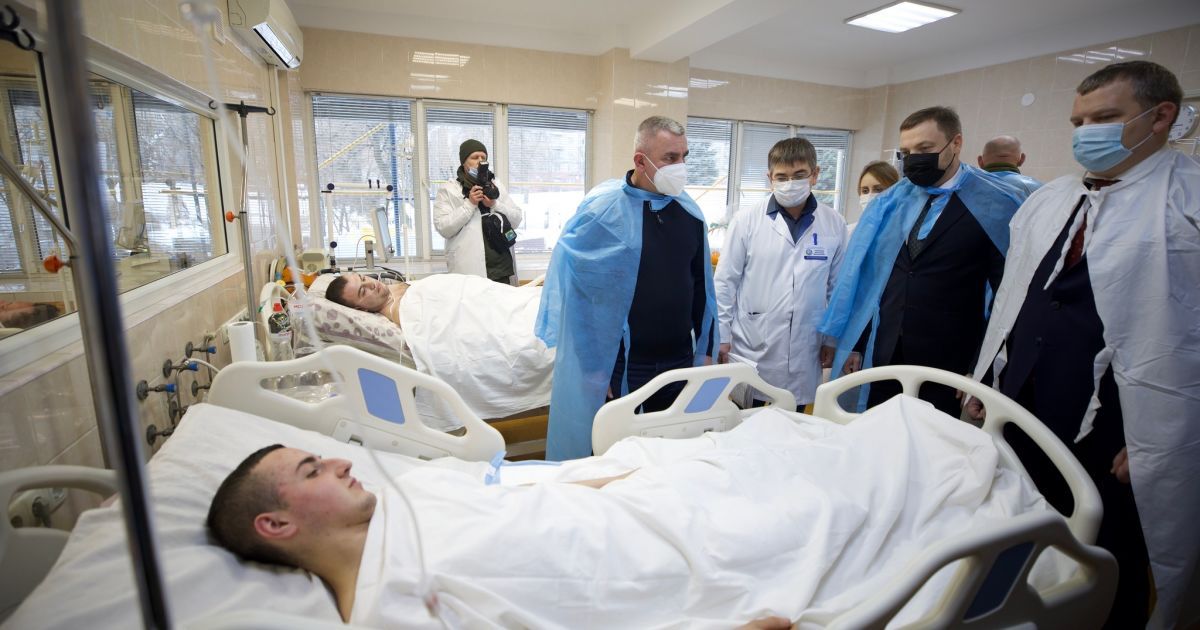 Состояние тяжелое с положительной динамикой: в МВД рассказали, как чувствуют себя раненые в Днепре нацгвардейцы