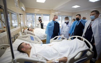 Состояние тяжелое с положительной динамикой: в МВД рассказали, как чувствуют себя раненые в Днепре нацгвардейцы