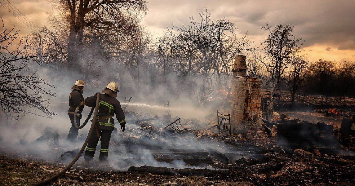 Рятувальники для боротьби з пожежами пустять в хід важку військову техніку