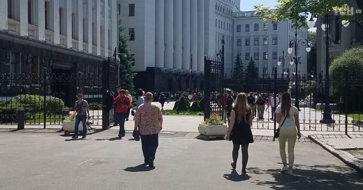 По Банковій можна вільно гуляти / © Фото Дмитра Фурдака/ТСН