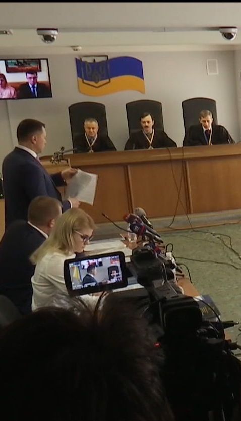У суді щодо справи Януковича допитають Азарова