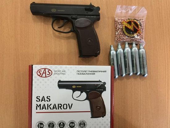 Щоб діти стріляли: у Кривому Розі батьки придбали для школи пістолет Макарова