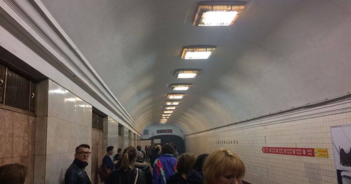 Пассажиры на станции метро "Арсенальная". / © ТСН.ua