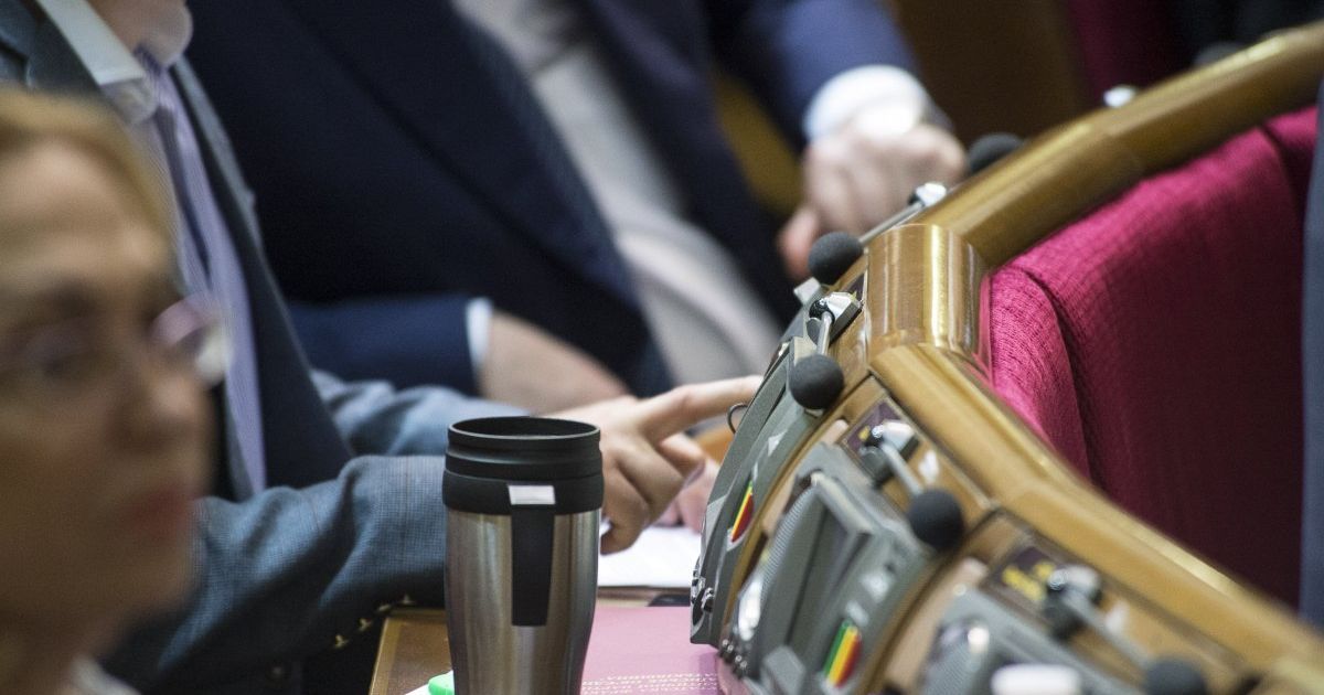 Сенсорна кнопка у раді. Чому дбр прийшло до парламенту та чи є загроза зриву першого засідання – новини україни