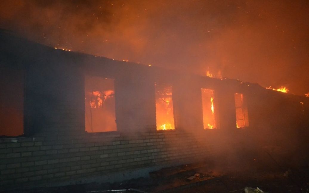 В Одесской области дотла сгорела казарма воинской части / © ГСЧС