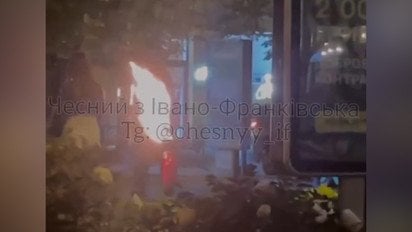 В Івано-Франківську чоловік  облив себе бензином та підпалив (відео 18+)