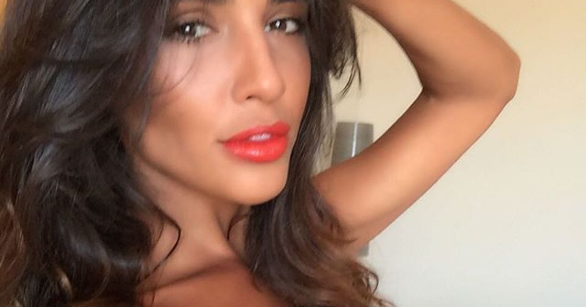 Санта Димопулос похвасталась стройной фигурой