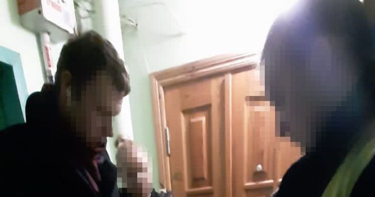 У Києві посадовці Шевченківської РДА наживалися на облаштуванні укриттів у школах