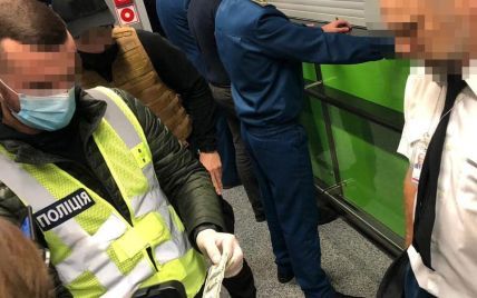 Від 100 до 200 доларів з пасажира: в аеропорту "Бориспіль" митники системно вимагали хабарі з громадян