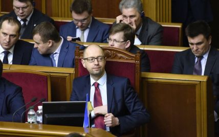 Яценюк требует, чтобы Рада рассмотрела законопроект о конфискации денег Януковича и Ко