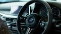 Проверенный способ уменьшить температуру в авто без кондиционера: простой лайфхак поможет в жару