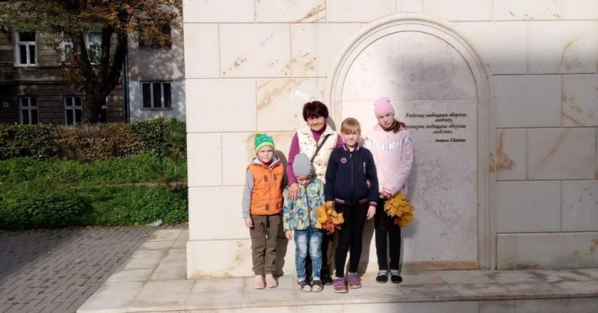 переселенка у Львові з онуками_1 / © Львівська міська рада
