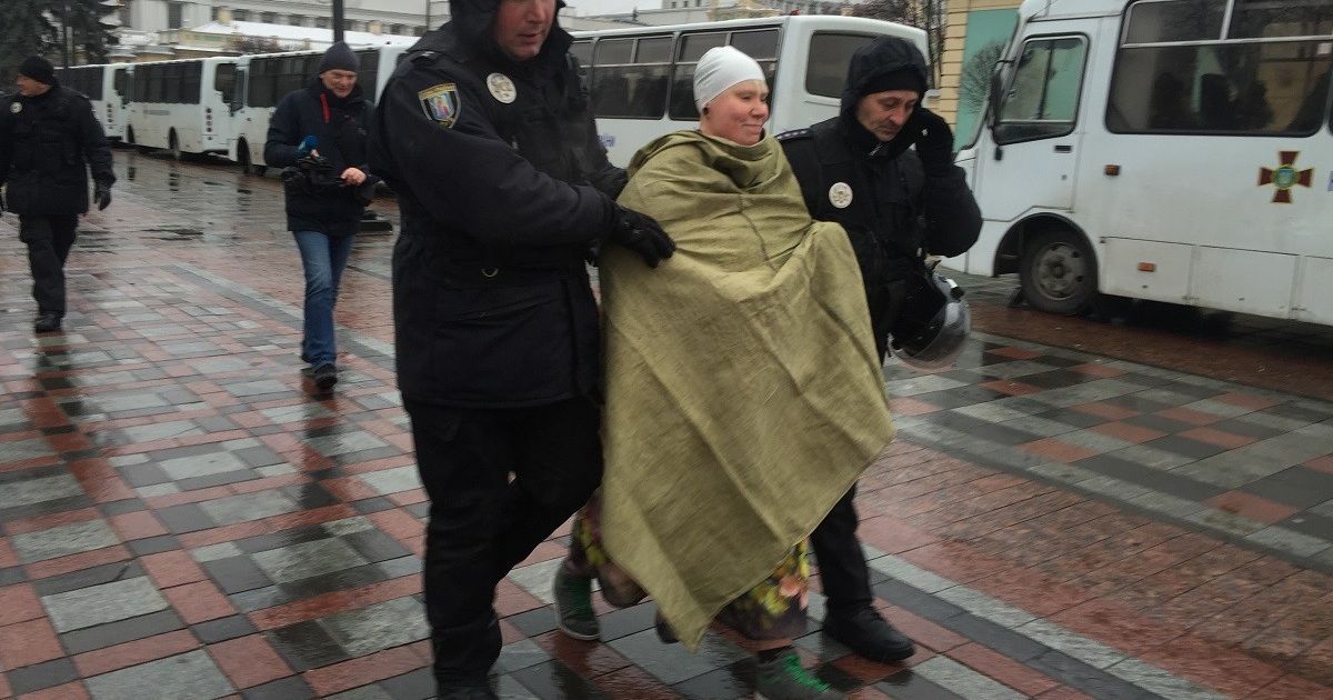 активістка Femen влаштувала оголену акцію у києві_2 / © УНІАН