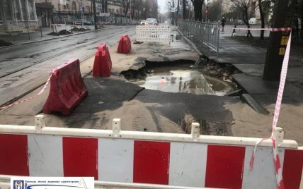 В Києві сталася аварія на мережах водопостачання: у напрямку Куренівки обмежено рух
