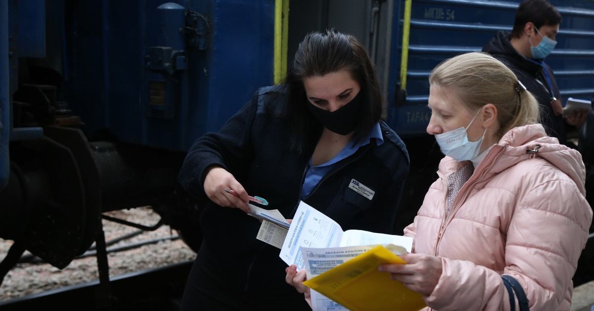 COVID-сертифікати в "червоних регіонах": як отримати і куди впускають без "ковідного документа"