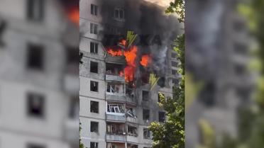 Россия сбросила бомбу на многоэтажку в Харькове: видео последствий попадания